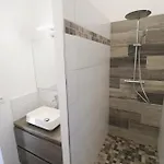 Au Mas De Cadoule